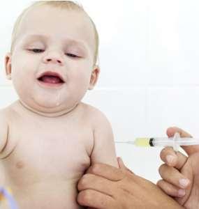 VACUNAS Madre refiere vacunas completas para la edad, porta carnet de vacunas.