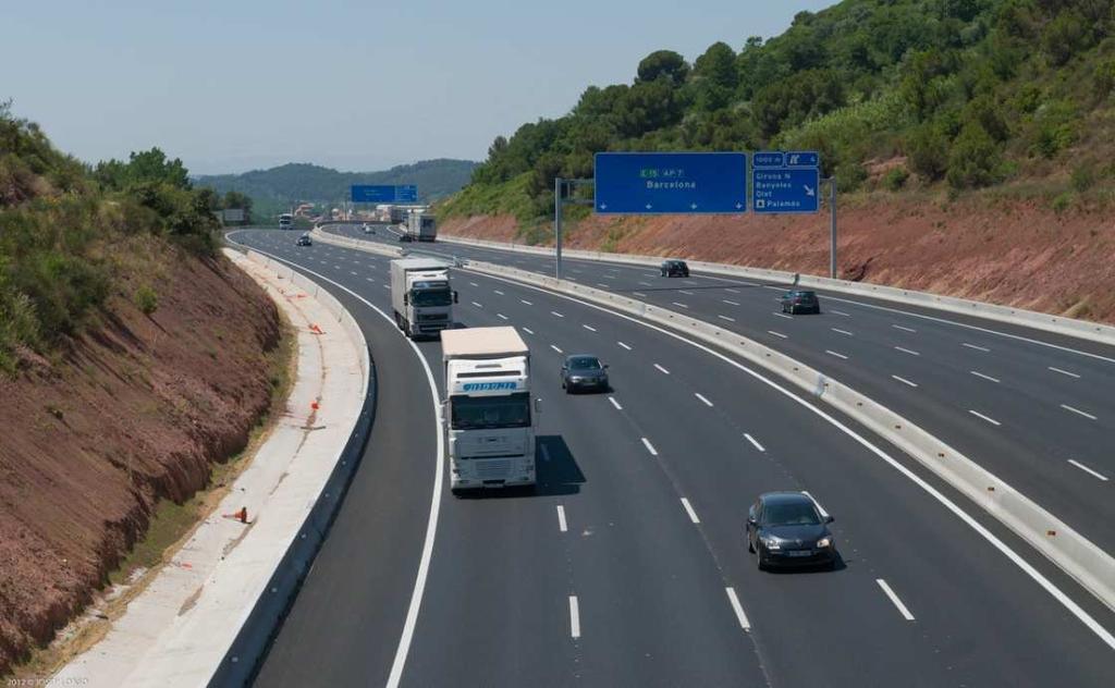 7 carril de la autopista AP-7 en las comarcas de Girona, desde Fornells de la Selva hasta La Jonquera, finalizando así la obra iniciada en 2008.