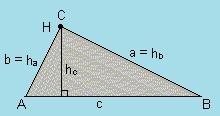 La altura (h) de un triángulo se obtiene al trazar una línea perpendicular desde el vértice al lado opuesto o a la prolongación de éste.