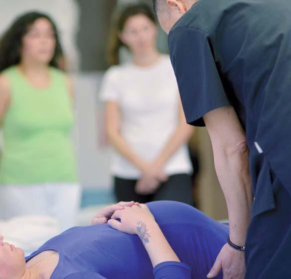 Shiatsu para embarazadas El Shiatsu es una terapia ideal para las mujeres que se encuentran en estado de embarazo, ya que ayuda a aliviar los dolores más comunes que se sufren durante ese periodo.