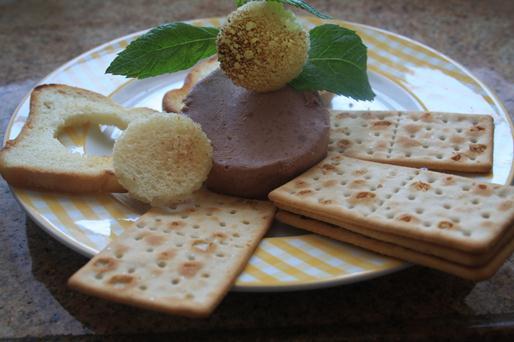 PATE DE MAR CON CRAKERS INGREDIENTES: Galletitas crackers de Schär y pan de molde sin gluten.