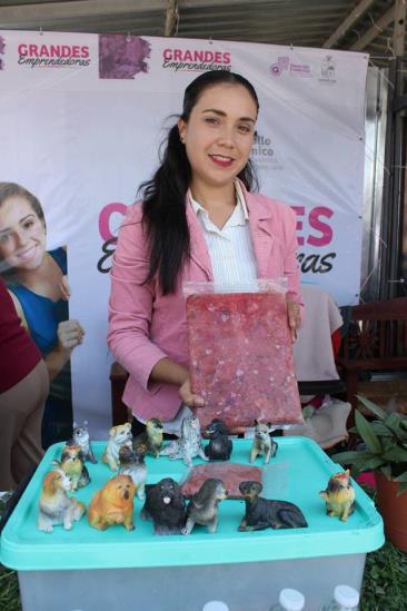 para la creación de 52 nuevos negocios en Zapotlán el Grande, el cual se distribuyó en apoyos de hasta por $,.