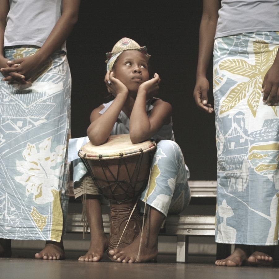 LA VOZ DE LA INFANCIA La Coral Malagasy Gospel La Malagasy Gospel nace en 2007 y es una de las actividades del Centro de Arte y Música que la ONG Agua de Coco tiene en Tulear (Madagascar).