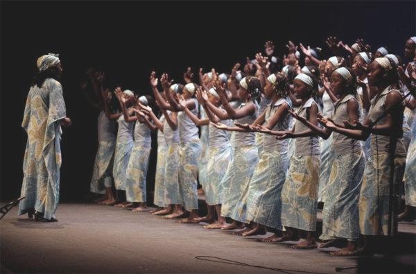 DETRAS DE UN HERMOSO PROYECTO, SIEMPRE HAY UN GRAN SUEÑO QUE CUMPLIR El proyecto en Madagascar El Centro de Arte y Música de Tulear es el hogar de la Malagasy Gospel, además de dar una educación a