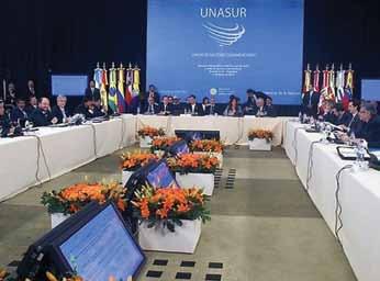 III Cumbre UNASUR, Argentina 12 países, 400 millones de habitantes Más de 17 millones de km 2 Más de 6 billones de dólares de Producto Bruto Interno Nueva Sede UNASUR.