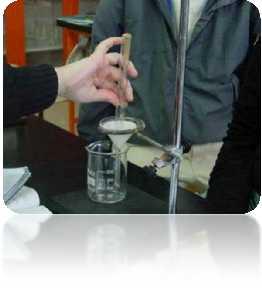 El filtrado se emplea para separar las partículas de un sólido de las partículas de un líquido.
