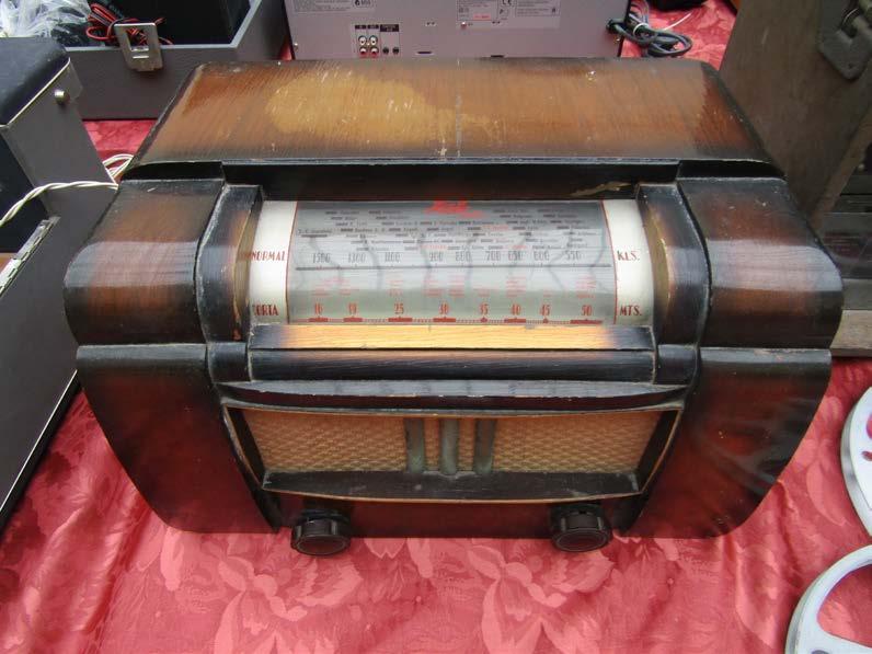 Apareció en 1925 y reproducía los discos de forma eléctrica, no mecánica.