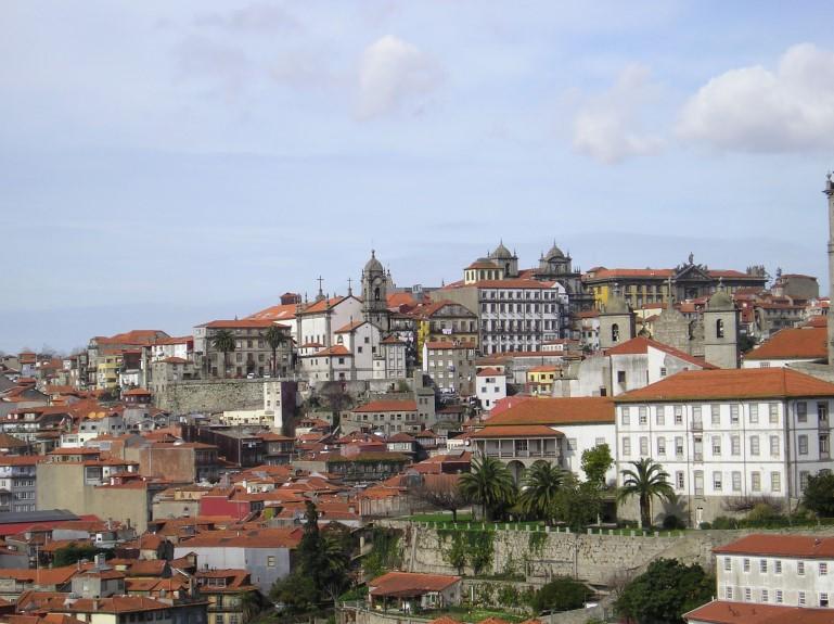 Día 11 - Braga / Porto Salida hacia Porto para un completo recorrido por la capital del norte de Portugal.