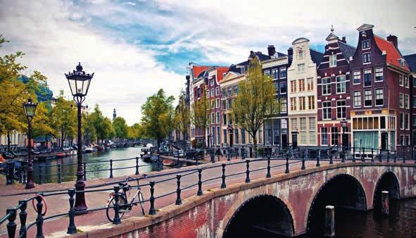 Visita panorámica de Ámsterdam también llamada Venecia del Norte, recorriendo la laza del Dam, Barrio Judío, Torre de las Lágrimas, y visita a un taller de pulido de diamantes. Tarde libre.