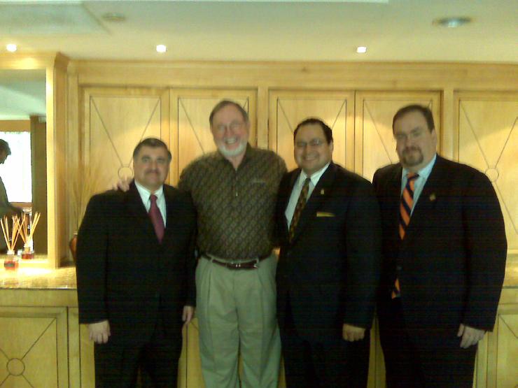 -8- Presidente de la CCPR se reúne con el Congresista Don Young El Lcdo. José Julián Alvarez se reunión con el congresista republicano por Alaska, Don Young, junto al Lcdo.