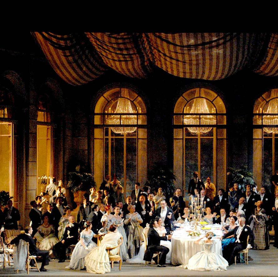 JUEVES 5 8:00 p. m. ROMA LA TRAVIATA (G. Verdi) Estrenada en 1853, La Traviata de Giuseppe Verdi es considerada una de las óperas más interpretadas y conocidas del compositor italiano.