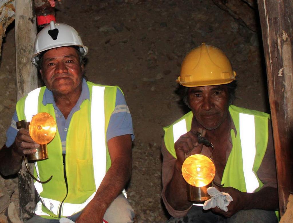 A. Pequeña y mediana minería más pujante La minería artesanal, pequeña y mediana cumple un rol trascendental para el país no sólo en lo económico,