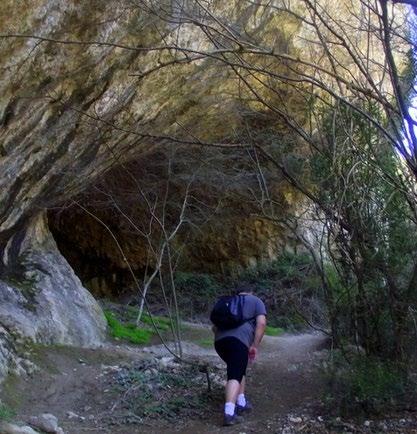 a Cova de Can Mauri Caminades Queralt, esdevé el centre d excursions del seu entorn.