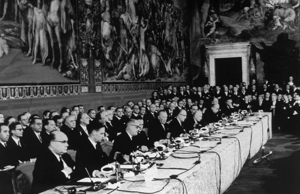 Historia de la Unión El 25 de marzo de 1957, durante el desarrollo de la Conferencia de Roma, y ante el gran exito del Mercado Comun del Carbon y del Acero, los maximos dirigentes de los Seis