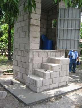 2 Cámaras colectoras construidas con bloque de concreto de 15X20X40 centímetros, con su respectivo refuerzo de diámetro de 3/8 de pulgada bajo norma: Refuerzo horizontal cada 2 hiladas y 6 refuerzos