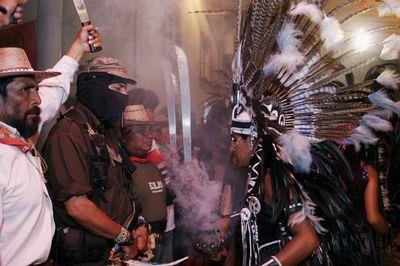 político y social que ha despertado, no sólo en México, sino en el mundo, los insurgentes indios mayas de Chiapas ha marcado un parte aguas en la historia de los pueblos y culturas COLONIZADOS por