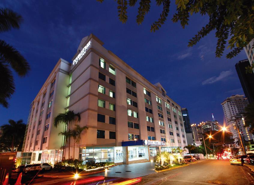 Convenio de Tarifas Corporativas 2018, CAPAC EXPO HABITAT El Hotel DoubleTree by Hilton, Panama City El Carmen, está ubicado en el corazón del área bancaria y financiera del país, a 25 kilómetros del