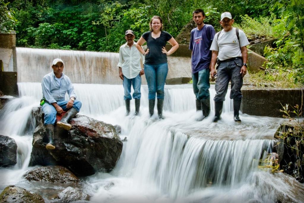 APLV en Nicaragua Organización apolítica, no religiosa y sin fines de lucro En Nicaragua desde 1987, es decir 30 años de experiencia desarrollando proyectos de agua potable, saneamiento e higiene