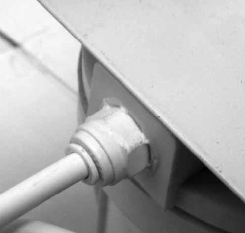 COM.MX el tubo de salida (La P cinta de teflón debe usarse P EVANS. en el adaptador para prevenir goteras). 1 Línea flexible. Fig.
