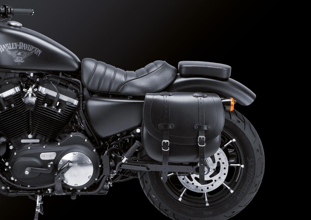 ALFORJAS DE CUERO 085 Ref. AP0008N Específica para Harley Sportster con ubicación para el amortiguador.