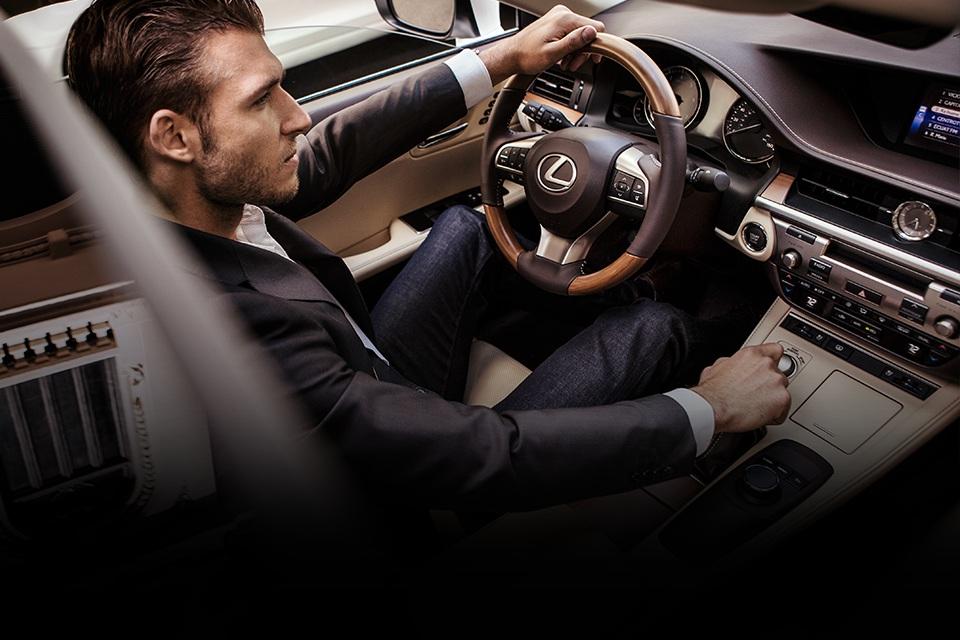 TECNOLOGÍA El Lexus emplea la tecnología más avanzada, para darte una experiencia más placentera.