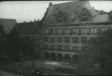 Introducción Entre el 20 de noviembre y el 1 de agosto de 1946 se llevó a cabo en el palacio de Justicia de Núremberg uno de los juicios más importantes de la historia.