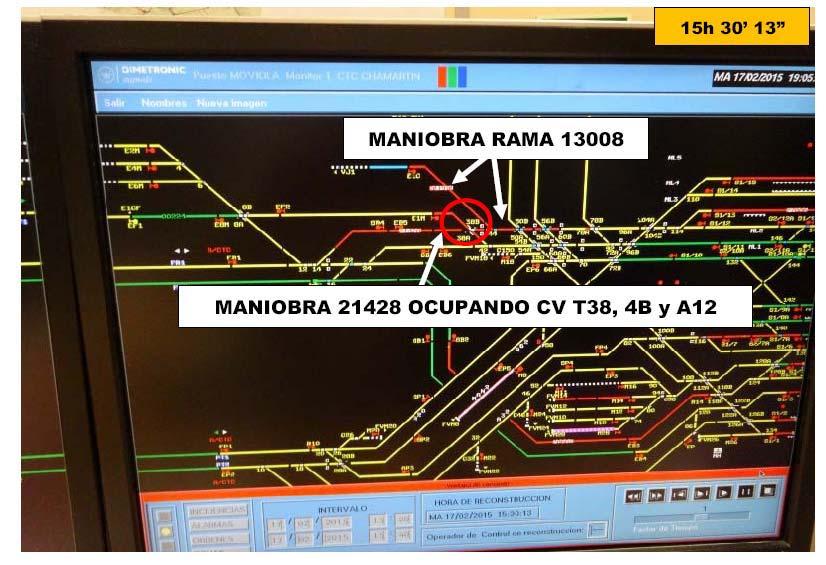 A las 15:30:13 horas la maniobra para tren 21428 sigue ocupando los circuitos de vía A12 y 4B y ocupa el T38. La señal EB5 sigue en indicación de parada.