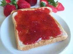 RED 1º día / 1 st day Desayuno/Breakfast: Tostadas con mermelada de fresa / Toasts with strawberry jam Ingredientes/ Ingredients -2 rebanadas de pan de