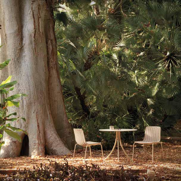 BISTRO Manel Molina 2017 Ligera y versátil, la mesa Bistro es perfecta para ámbitos como terrazas, jardines y espacios públicos al aire libre.