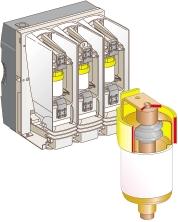 Descripción SM6 Descripción de los aparatos de maniobra Interruptor automático Fluarc SFset o SF1 El interruptor SF1 o SFset está constituido por tres polos separados, montados en una estructura de