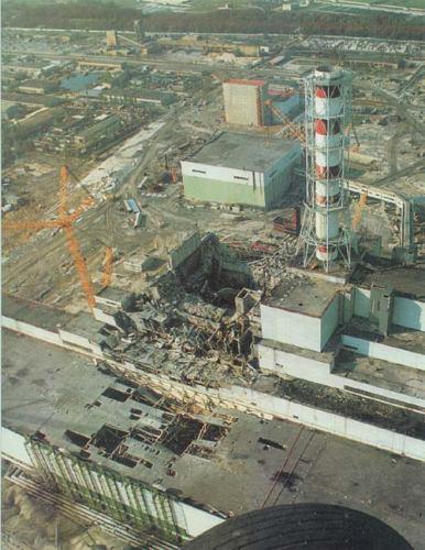 - Accidentes nas centrais que produzcan escapes radiactivos. Ex.: Chernobil. O accidente de Chernobyl, foi o accidente nuclear máis grave da historia.