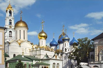 interés artístico e histórico, situada a 75 km de Moscú, tal vez el lugar más venerado por los ortodoxos rusos, formando parte del llamado "Anillo de Oro" ruso.