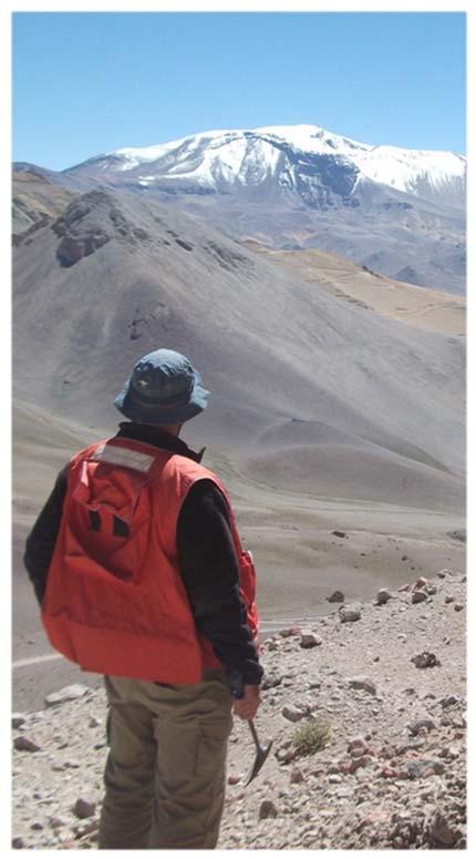 ESTIMACIÓN DEL POTENCIAL DE MINERALIZACIÓN DE LOS DEPÓSITOS MINERALES METÁLICOS DE CHILE 8.385 depósitos catastrados en el territorio nacional 6.