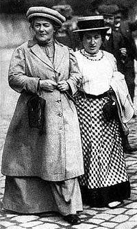 Exilio Se prohibieron las actividades socialistas en Alemania y por este motivo Clara pasó el exilio en París.