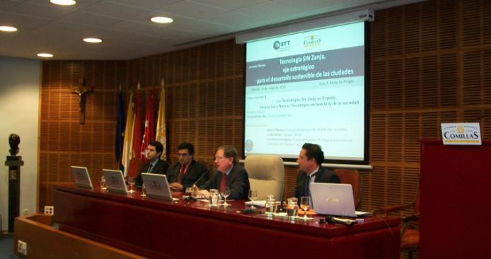 A continuación, Fernando Morcillo, Director General de AEAS, se encargó de presidir y moderar la mesa II, Las Tecnologías Sin Zanja en España.