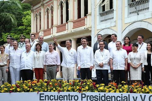 1 ENCUENTRO PRESIDENCIAL Y V GABINETE BINACIONAL ECUADOR - COLOMBIA Guayaquil, febrero 15 de 2017 Presidente Santos, delegaciones de los Gobiernos colombiano y ecuatoriano: Iniciamos el V Gabinete