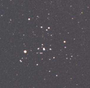 Cúmulos de estrellas M45 (Plêiades) Abiertos decenas a centenas de