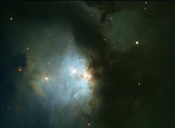 Cas A Reflexión el polvo refleja la radiación de estrellas cercanas