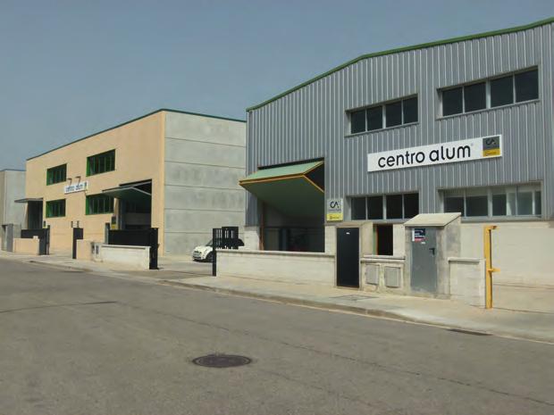 C E A M O S F U T U O Centro Alum. Vocación de servicio La actividad de Centro Alum se centra en el diseño y comercialización de perfiles de aluminio bajo la marca propia de Sistemas enova.