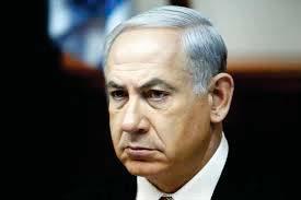 Propone aprobar la controvertida Ley de Estado Judío, que hace hincapié en el carácter primordialmente judío de Israel, lo cual hizo que provocó la expulsión de los ministros Lapid y Livni que se