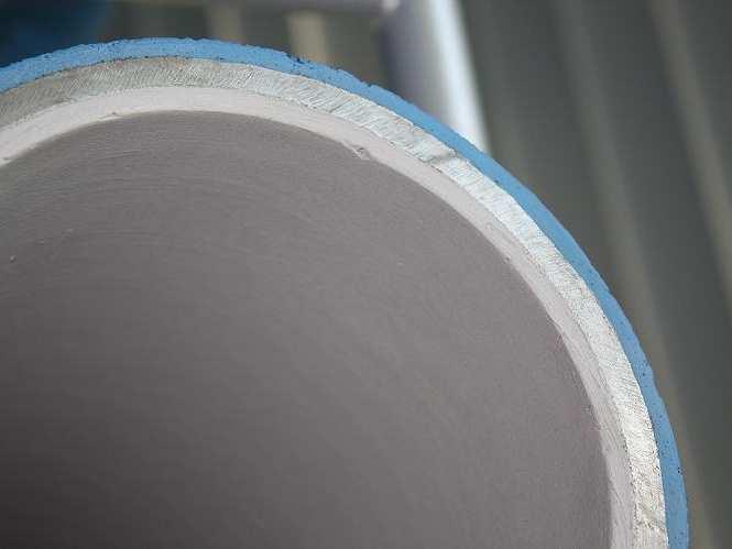: Revestimiento de Zinc siendo, según la norma UNE EN 15542, 5mm el espesor mínimo de la capa de mortero de cemento reforzado con fibras Por