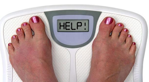 EL SOBREPESO Y LA MENOPAUSIA En la perimenopausia se ganan 3-5 kg peso. Sustitución de la masa muscular por masa grasa Aumenta el apetito.