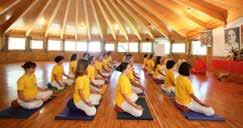 420 (julio y agosto) El Château du Yoga Sivananda al sur de París, en el idílico Valle del Loira, es un lugar ideal para la práctica del yoga.