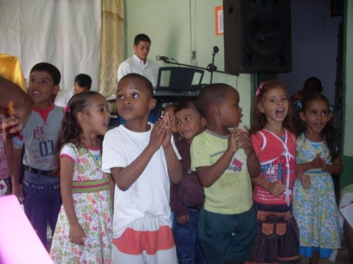 Se realizó un culto especial de Escuela Dominical donde estamos incentivando para colectar fondos para la realización de nuestra primera Escuela Bíblica Vacacional en el mes de Noviembre.