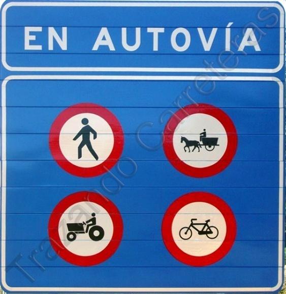 BICICLETAS EN AUTOVÍAS Se prohíbe circular por autopistas y autovías con vehículos de tracción animal, bicicletas, ciclomotores y vehículos para personas de movilidad reducida. (Artículo 20 del R.D.L. 6/2015).