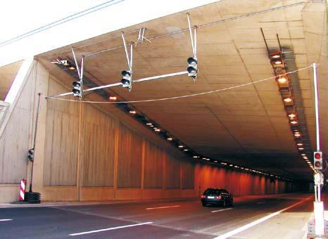 Fijaciones en infraestructura vial Fijaciones para instalaciones en túneles Los perfiles de montaje HALFEN, rectos o curvados, se utilizan en túneles para la
