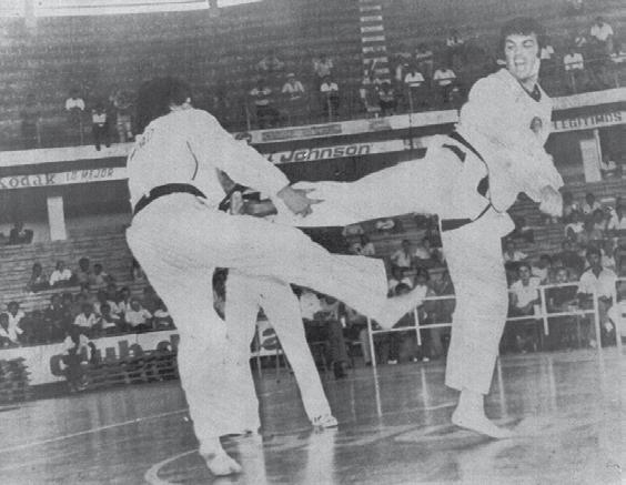 En 1973 comencé a practicar este deporte. Cinco años después, en 1978, logré mi 1 Dan y empecé a dar clases de taekwondo en el Gimnasio de Palomar.