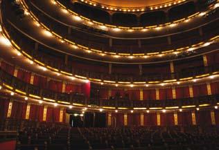 EIN RUNDGANG DURCH DIE SCHULE Schulprojekte Una experiencia única en un teatro espectacular Esta vez conocer el Teatro Nacional Cervantes tuvo otro gusto.