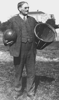 EL BALONCESTO Conoces la historia del baloncesto? JAMES NAISMITH lo creó el 17 de Diciembre de 1891, en SPRINGFIELD (MASSACHUSSETS) una región de Estados Unidos.