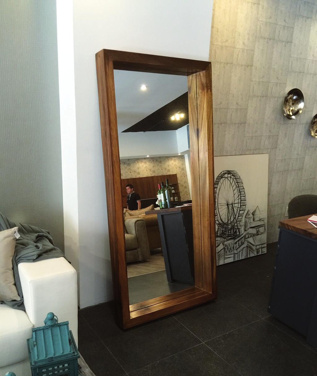 ESPEJO MARCO DE MADERA Mirror with wood frame